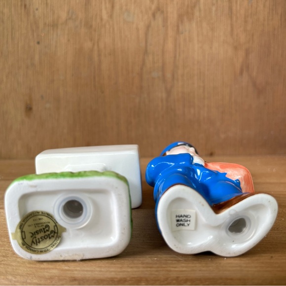 Vintage Mailman and Mailbox Salt & Pepper Shaker Set - Picture 5 of 5